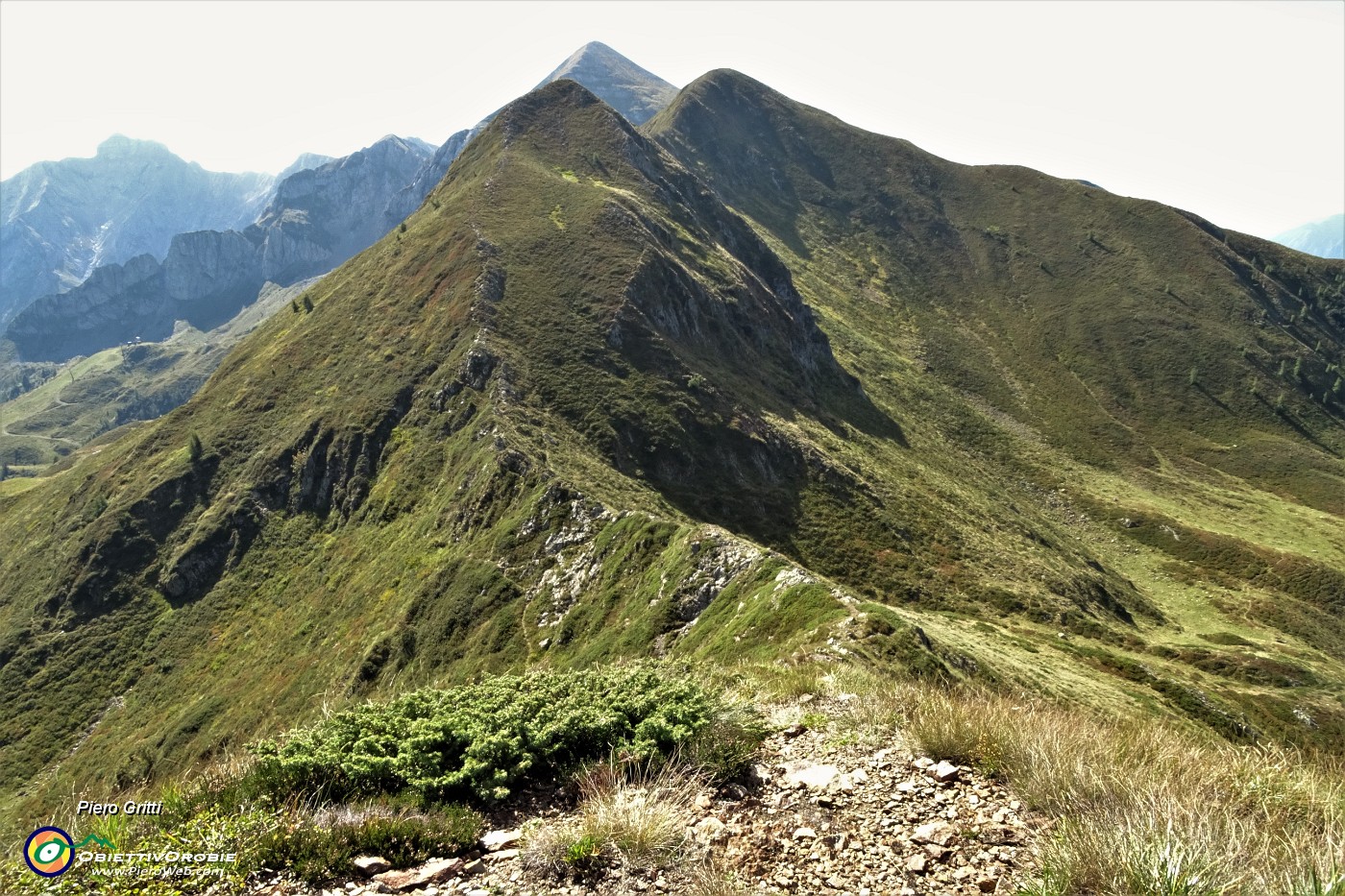 35 Rientro alla Forcella Rossa da dove seguo il sent. 101 per Piedevalle.JPG